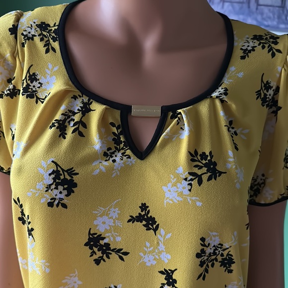🌻🌻Adrienne Vittadini Short Sleeved Top🌻🌻 - Picture 4 of 8
